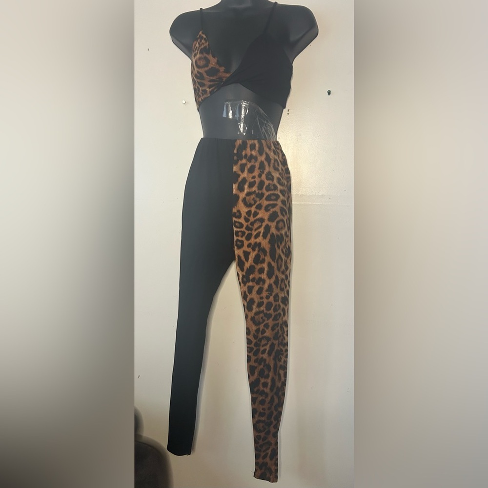 Fashion Nova Leopard Print twist front crop top and  Leggings set